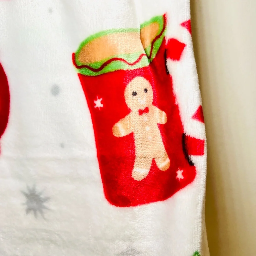 Christmas Festive Coffee Mugs Oversized Plush Throw Blanket Santa Penguin Tree